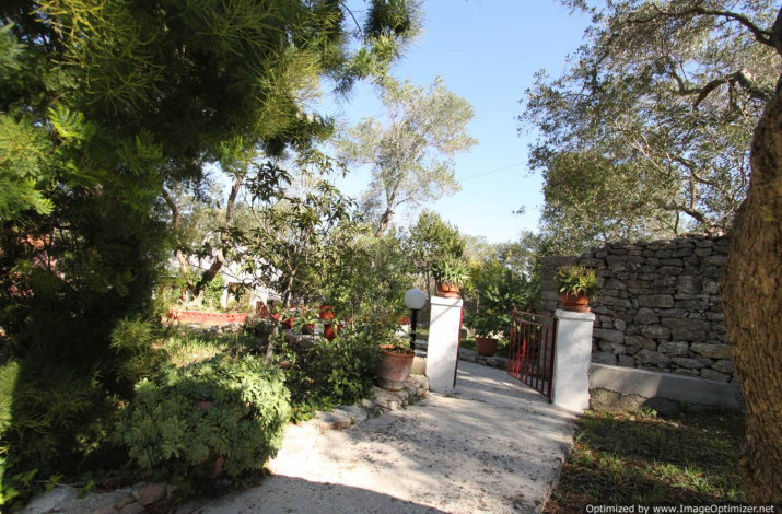 Anna’s Cottage, Loggos