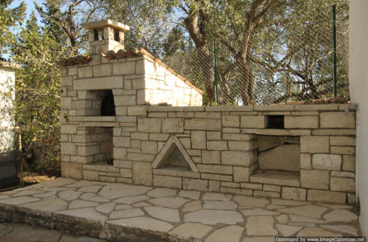 Anna’s Cottage, Loggos