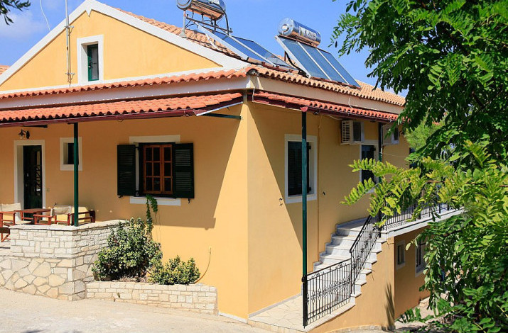 Christos Apartments and studios, Gaios