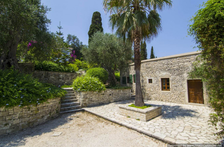Kiparissi Manor House